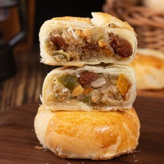 盼月新疆天山酥月酥皮月饼传统糕点枣肉核桃红豆伍仁金沙蛋黄中秋300g*3筒